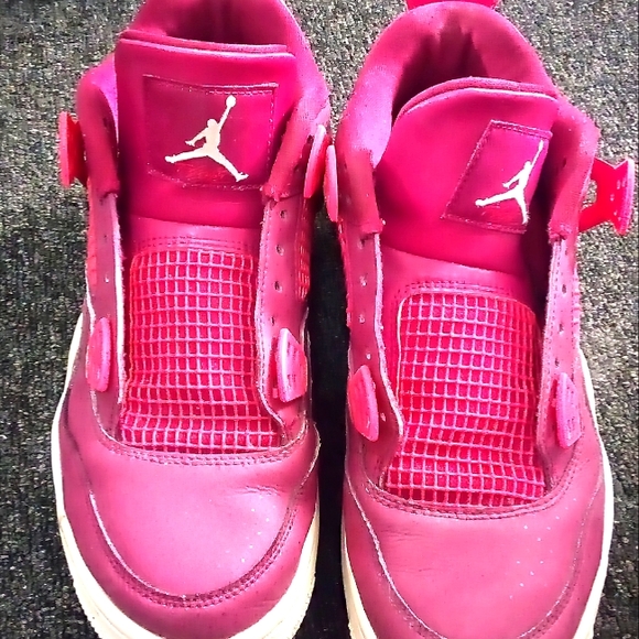 Jordans size 7 y - Picture 1 of 10